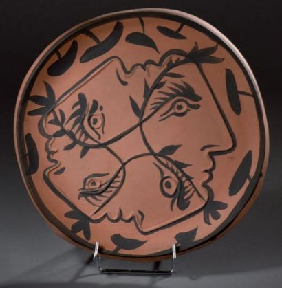 MADOURA - PICASSO, assiette à décor de quatre...