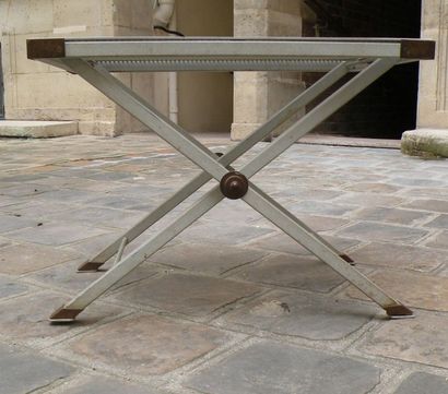 Tabouret ployant en métal et tôle laquée...