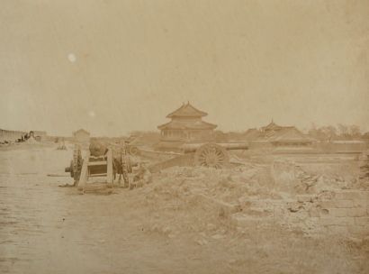 FELICE BEATO (1832-1909)
Vue du mur de Pékin...