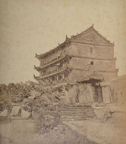 FELICE BEATO (1832-1909)
Pagode à cinq étages,...