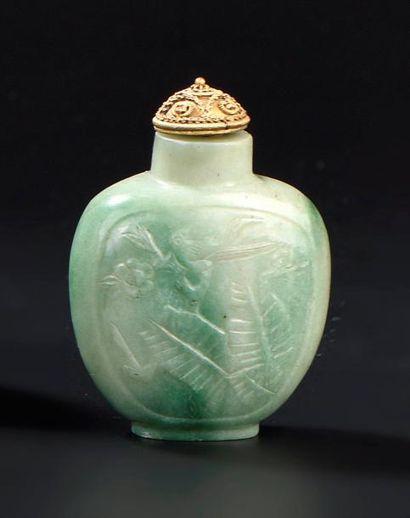 Tabatière en jadéite Chine De forme balustre,...