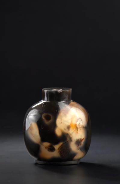 Tabatière en agate Chine De forme ovoïde...