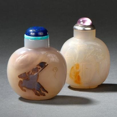 Deux tabatières en agate Chine Ovoïde, sculptées...