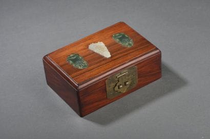Petit coffret en bois incrusté de jade Chine...