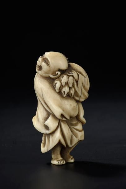 Netsuke en ivoire Japon, XIXe siècle Représentant...