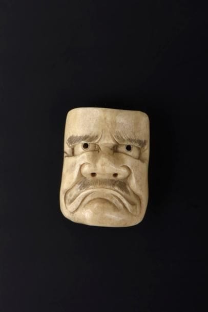 Netsuke en ivoire Japon, XIXe siècle Masque...
