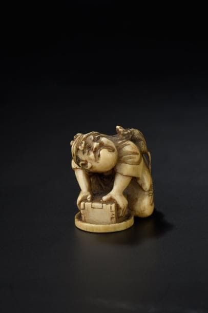 Netsuke en ivoire Japon, XIXe siècle Représentant...