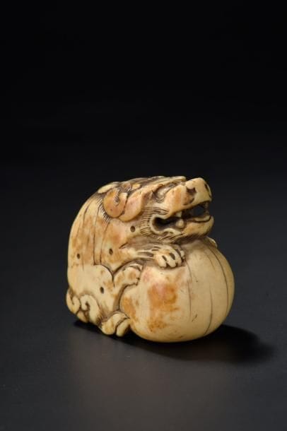 Netsuke en ivoire Japon, fin du XVIIIe -...