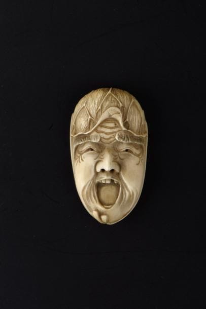 Netsuke en ivoire Japon, XIXe siècle Masque...
