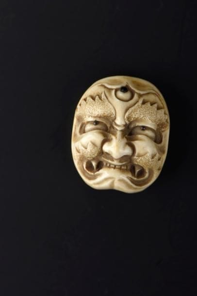 Netsuke en ivoire Japon, XIXe siècle Masque...