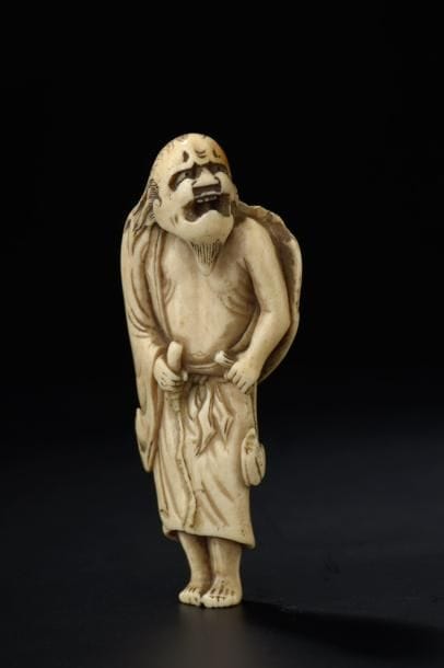 Netsuke en ivoire Japon, XVIIIe siècle Représentant...
