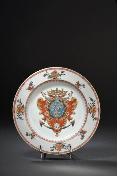 Assiette en porcelaine Famille Verte armoriée...