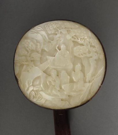 Sceptre ruyi en bois et jade céladon pâle...