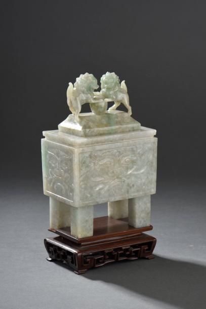 Brûle-parfum tétrapode en jadéite Chine Quadrangulaire,...