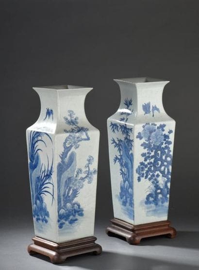 Paire de vases en porcelaine bleu blanc Chine,...