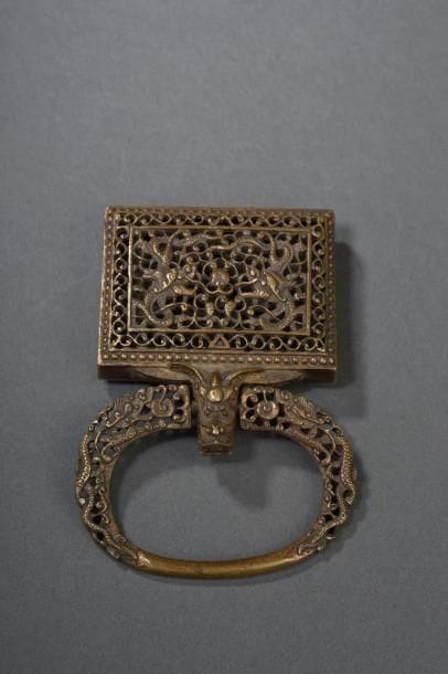 Elément de boucle de ceinture en cuivre ciselé...