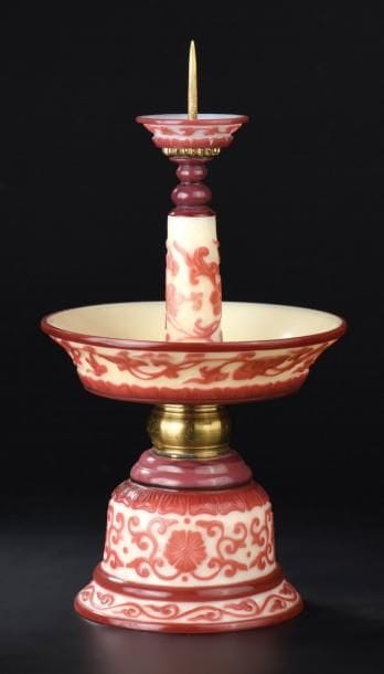 Chandelier en verre blanc et overlay rouge...