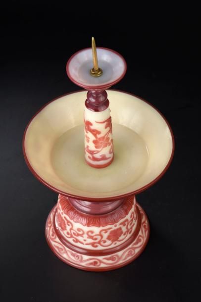 Chandelier en verre blanc et overlay rouge...