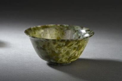 Petit bol en jade vert épinard Chine, fin...
