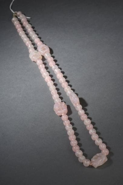 Collier en quartz rose Chine Composé de soixante...