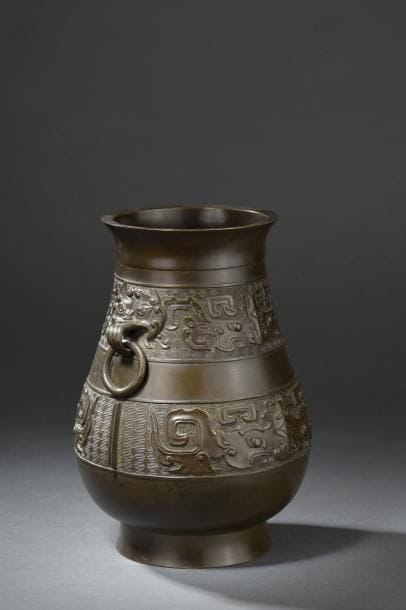 Vase en bronze Chine, XIXe siècle De forme...