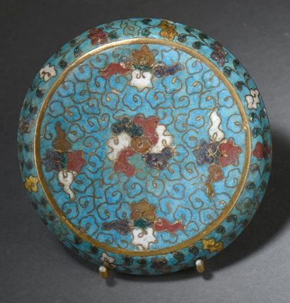 Paire de coupelles en bronze et émaux cloisonnés...