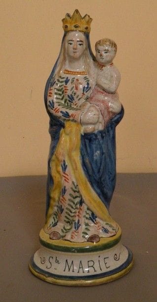 Vierge en faïence polychrome, XIXème siècle....