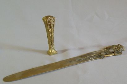 Cachet et coupe papier en bronze doré, époque...