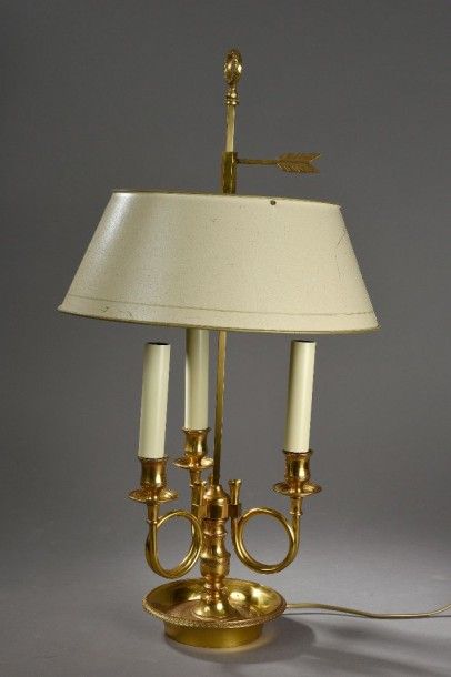 Lampe bouillotte à décor de trompes de chasse....