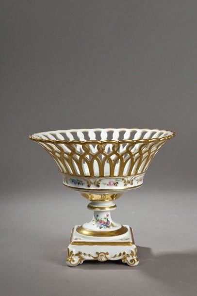 Lot de porcelaines du XIXe siècle: corbeille...