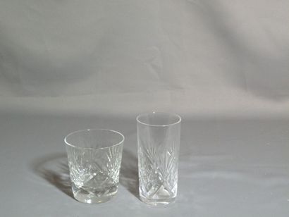 Lot de six verres à whisky et six verres...