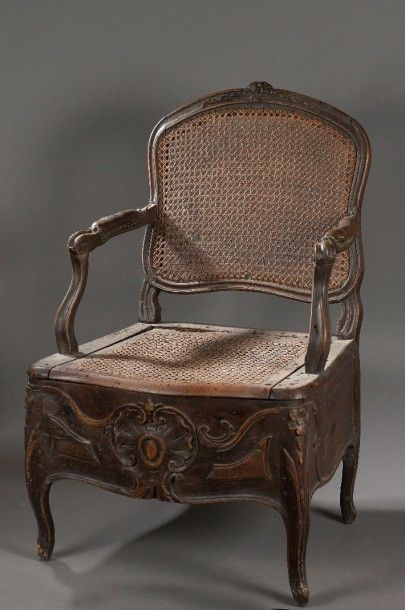 Fauteuil d'aisance d'époque Louis XV. En...