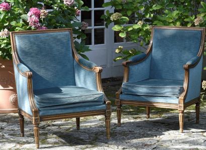 Paire de bergères de style Louis XVI. En...