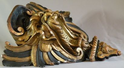 Console d'angle en bois doré et peint. H....