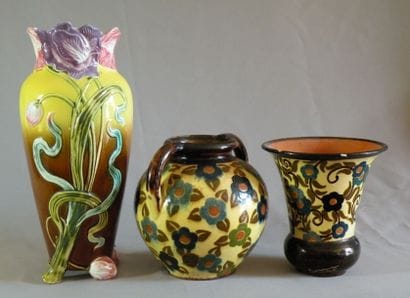 Deux vases R. Nicole. On y joint un vase...
