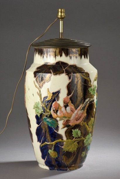 Lampe en barbotine de Longchamp du début...