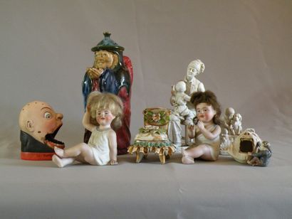 Lot d'objets en porcelaine et biscuit.