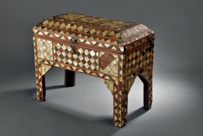 Coffre, travail ottoman, vers 1800
Bois marqueté...