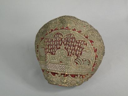 Bonnet en velours et fils d'argent, Turquie,...