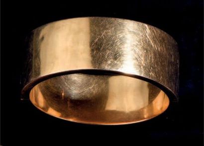Bracelet ruban rigide en or jaune.
Poids...