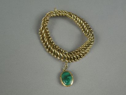 Bracelet en or composé d'une chaine maillon...
