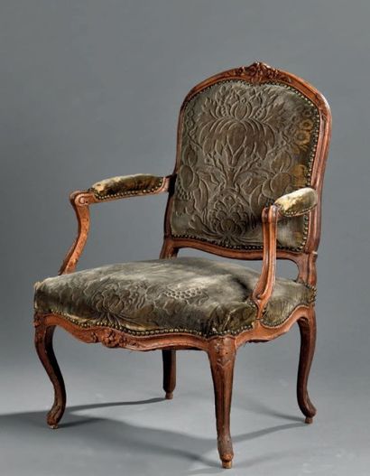 Fauteuil à dossier plat, estampillé E. Meunier,...