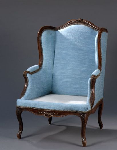 Bergère à oreilles en hêtre mouluré et sculpté,...
