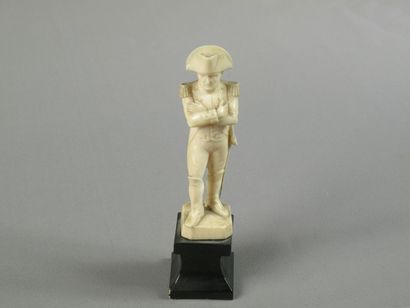 Statuette en ivoire représentant Napoléon
Epoque...