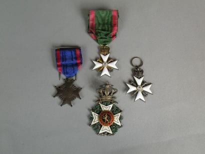 BELGIQUE

Lot de 4 décorations: Croix de...