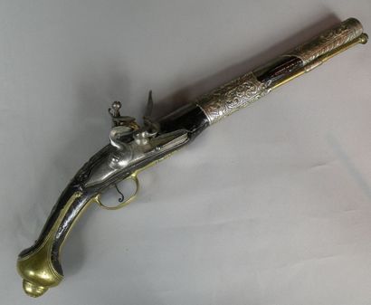 Pistolet oriental, à silex. Canon rond, à...
