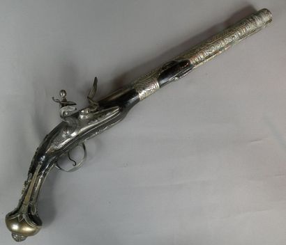 Pistolet oriental, à silex. Canon rond, à...
