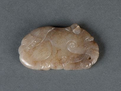Pendentif en jade gris beige
Chine, Dynastie...