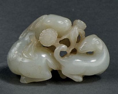 Groupe en jade céladon pâle sculpté
Chine,...