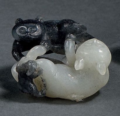Groupe en jade blanc et noir sculpté
Chine,...